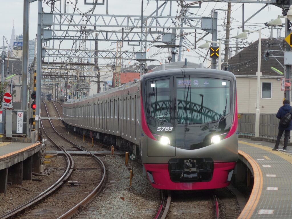 京王線「急行」停車駅の罠とは？特急との違いと最新ダイヤを徹底解剖