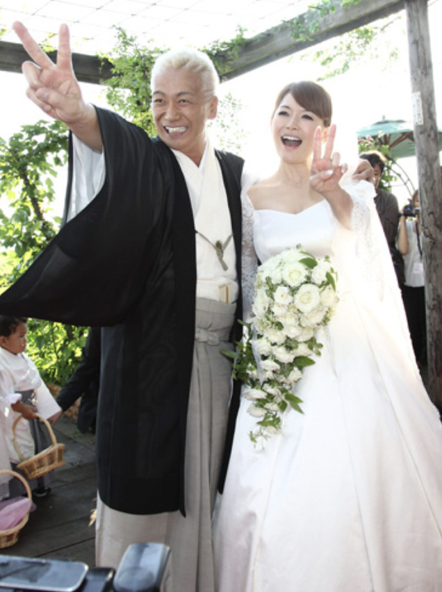 玉置浩二の波乱万丈な結婚歴！薬師丸ひろ子から青田典子への愛