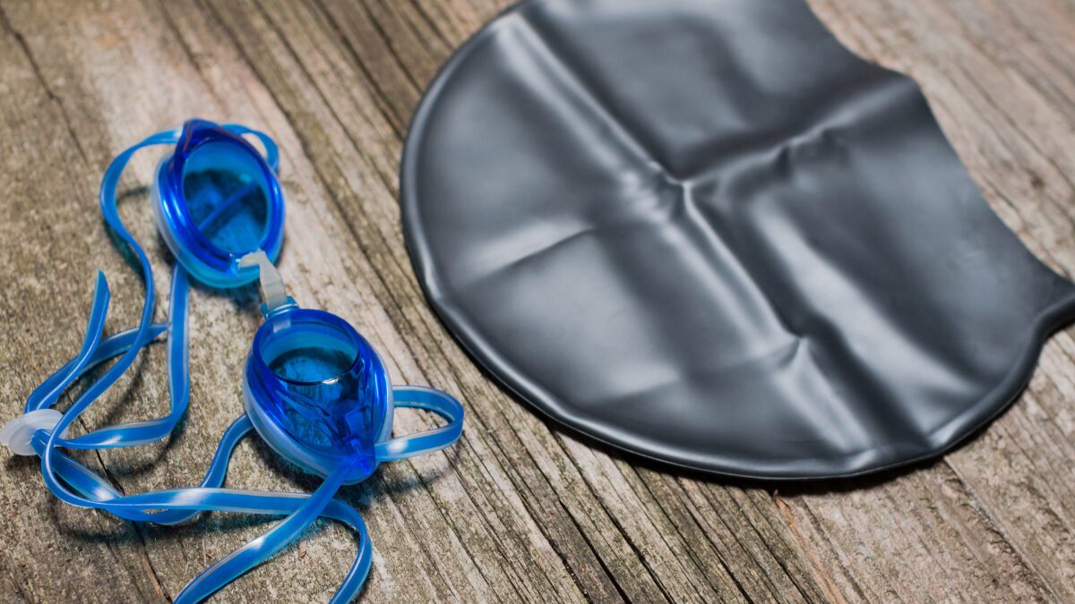 ダイソーの水泳帽は大人が使える？サイズ感や売り場の真相を徹底検証