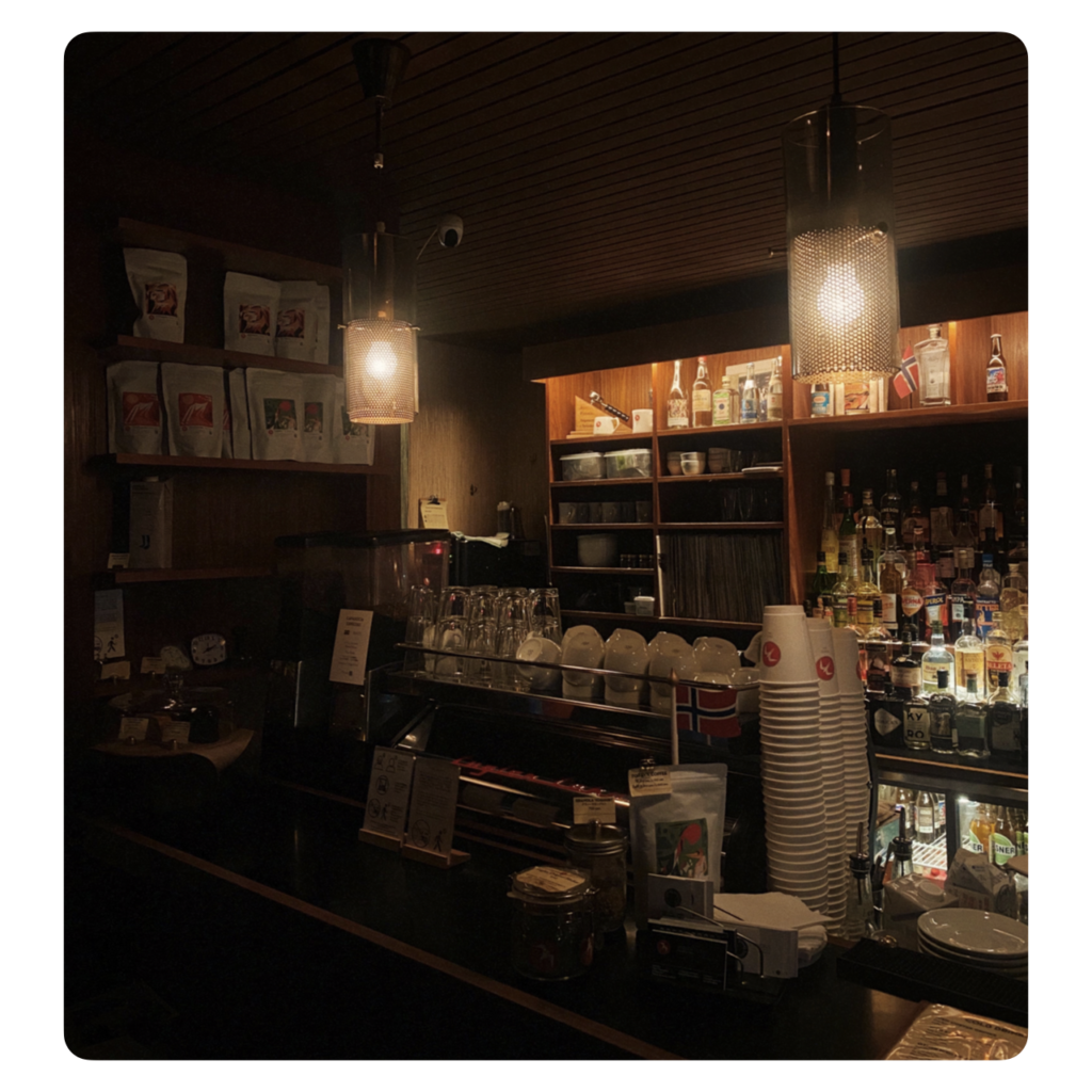 【2026年最新】渋谷の夜カフェ決定版！デート・作業・終電後の穴場