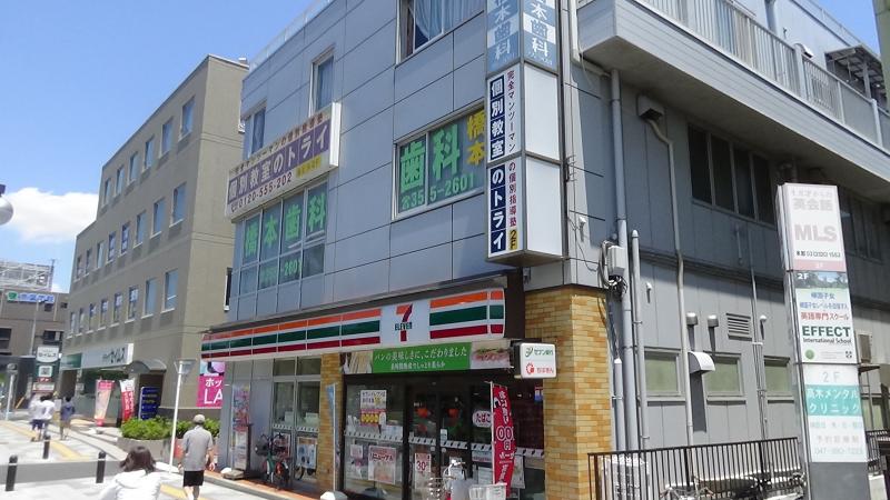 夢の国の手前で繰り広げられる「午前6時の熱狂」——セブンイレブン浦安舞浜店に見る、日本最高峰のコンビニ現場力【2026年最新現地ルポ】