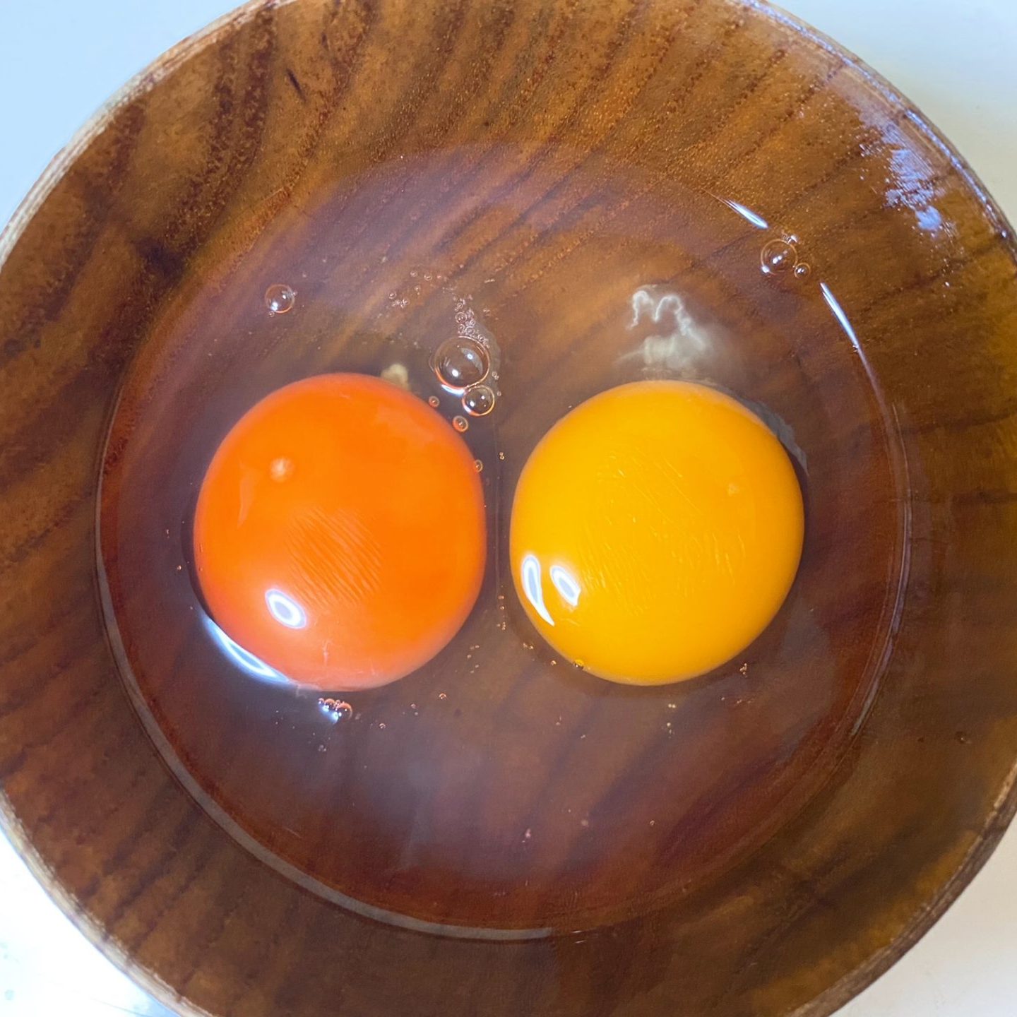 卵と玉子の違いを完全解明！生卵と玉子焼きで漢字が変わる真相とルール