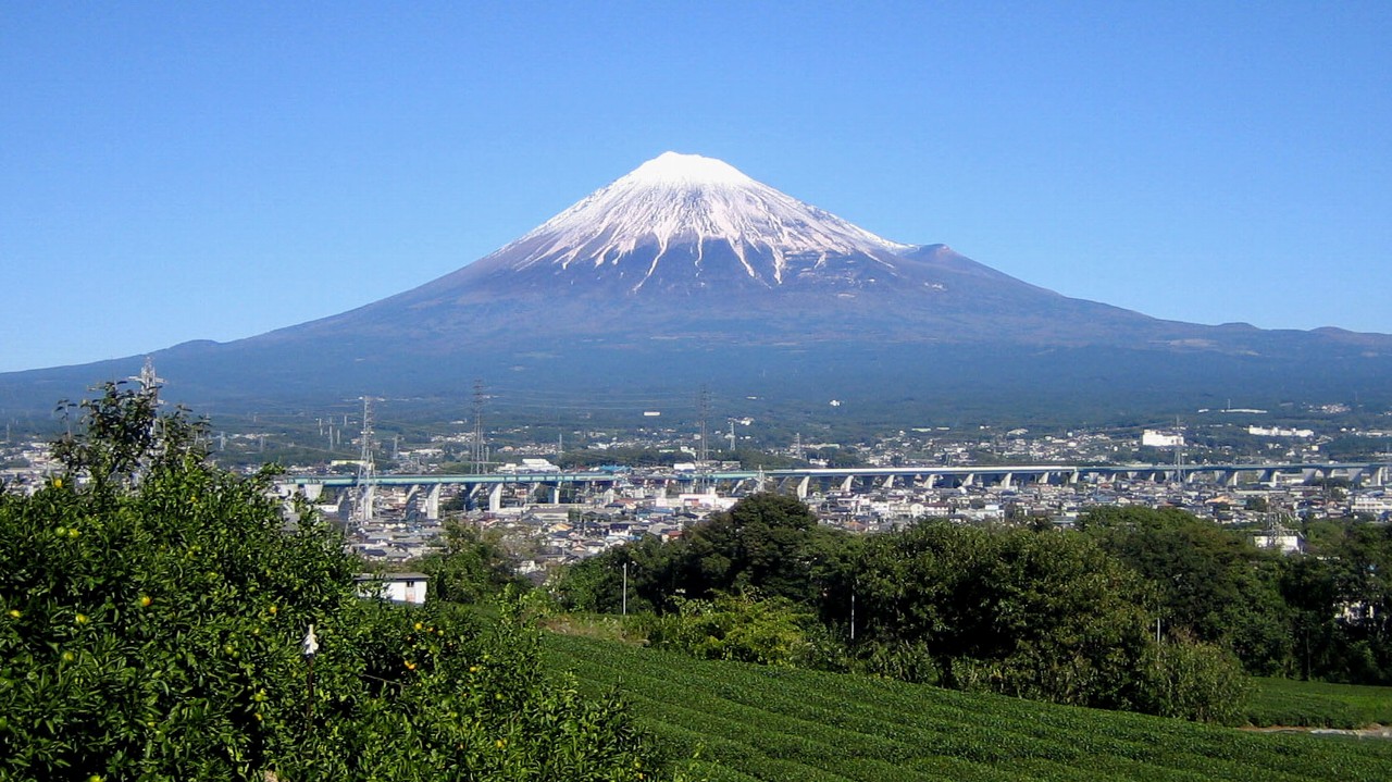 富士山は何県？山頂8合目以上は境界未定地！静岡山梨論争の真相