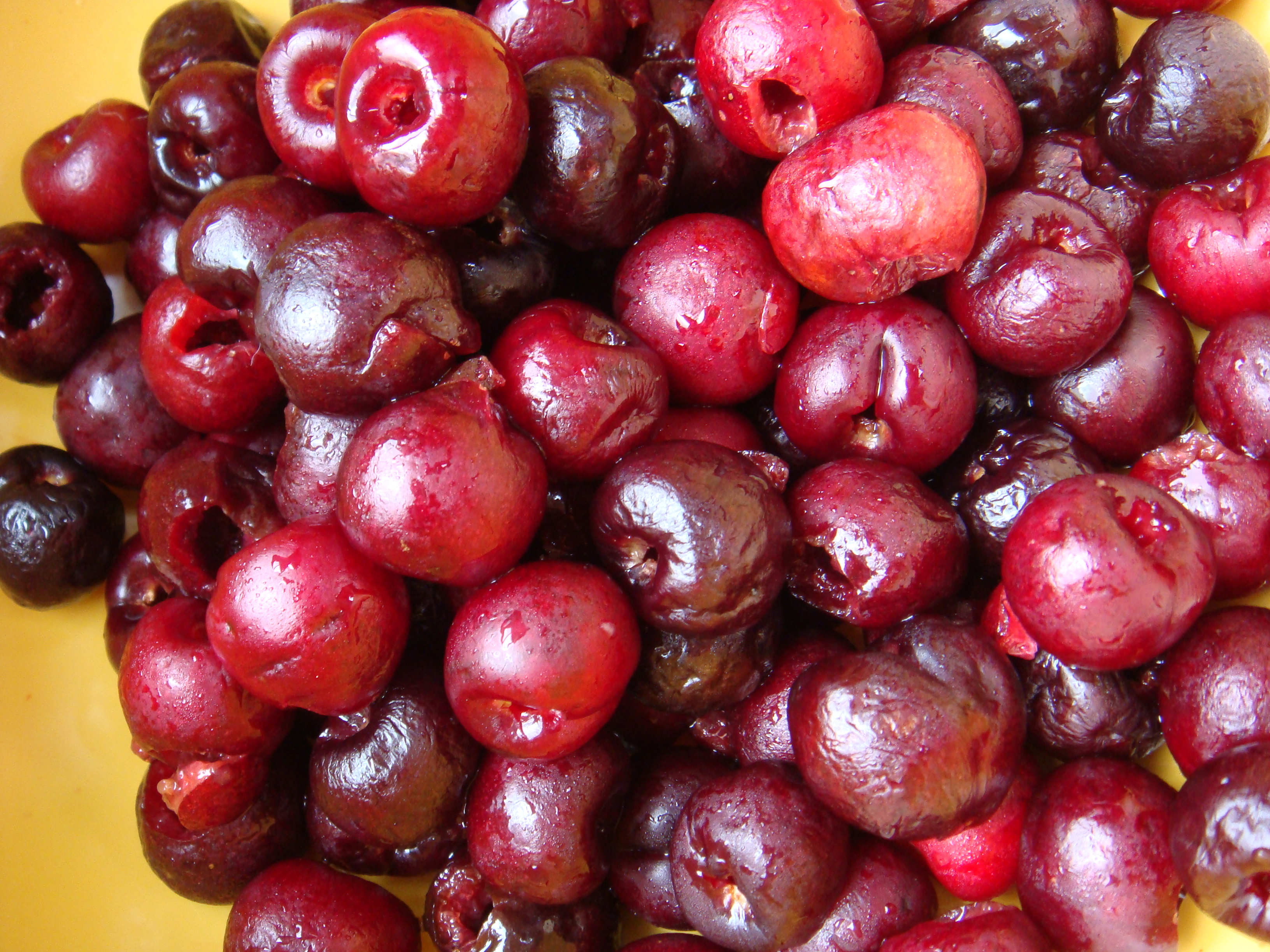 Do All Cherries Have Pits