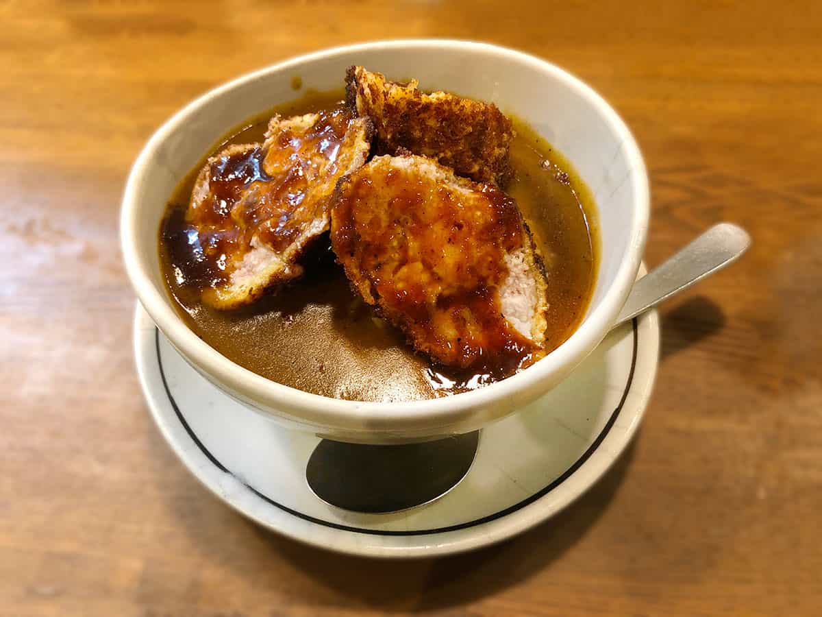 新宿の老舗「王ろじ」名物とん丼の魔力！100年愛され続ける味の真相