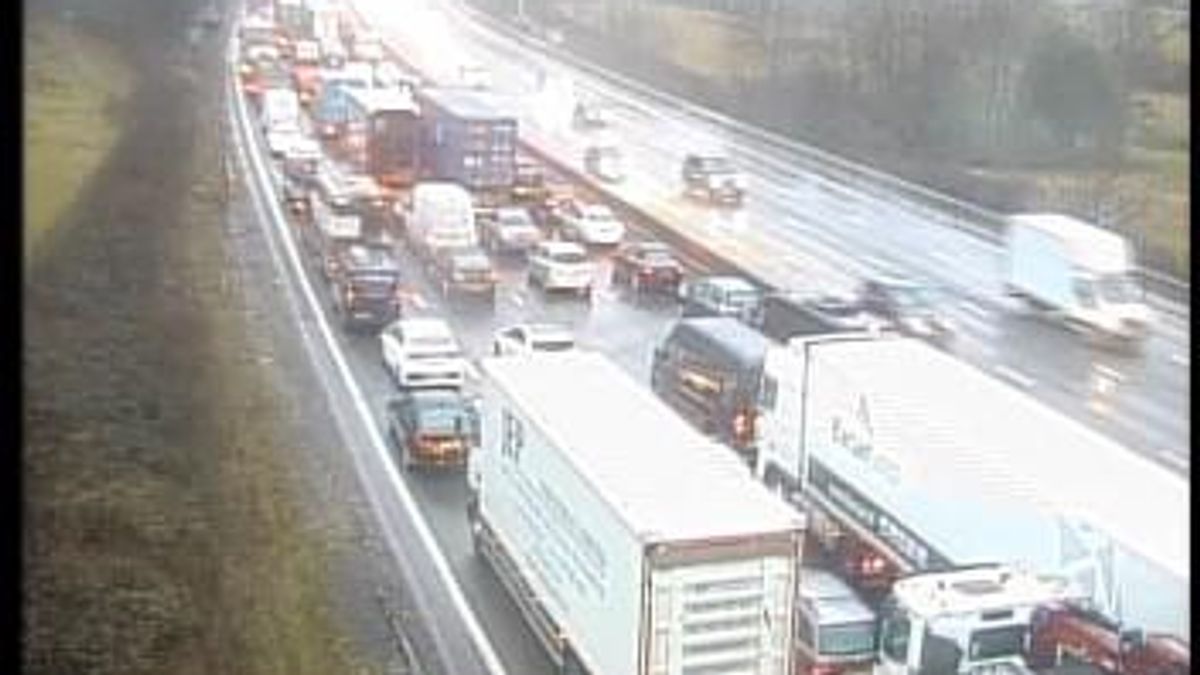 M25 Drivers Face Severe 45-Minute Delays Due to Stalled Van