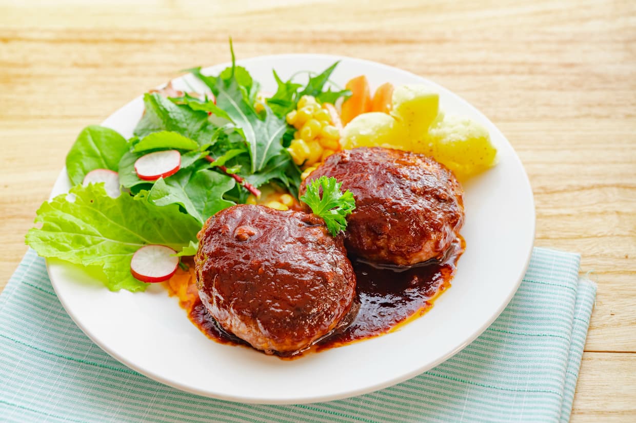 玉ねぎなしハンバーグは本当に旨い？固くならず肉汁溢れるプロの黄金比