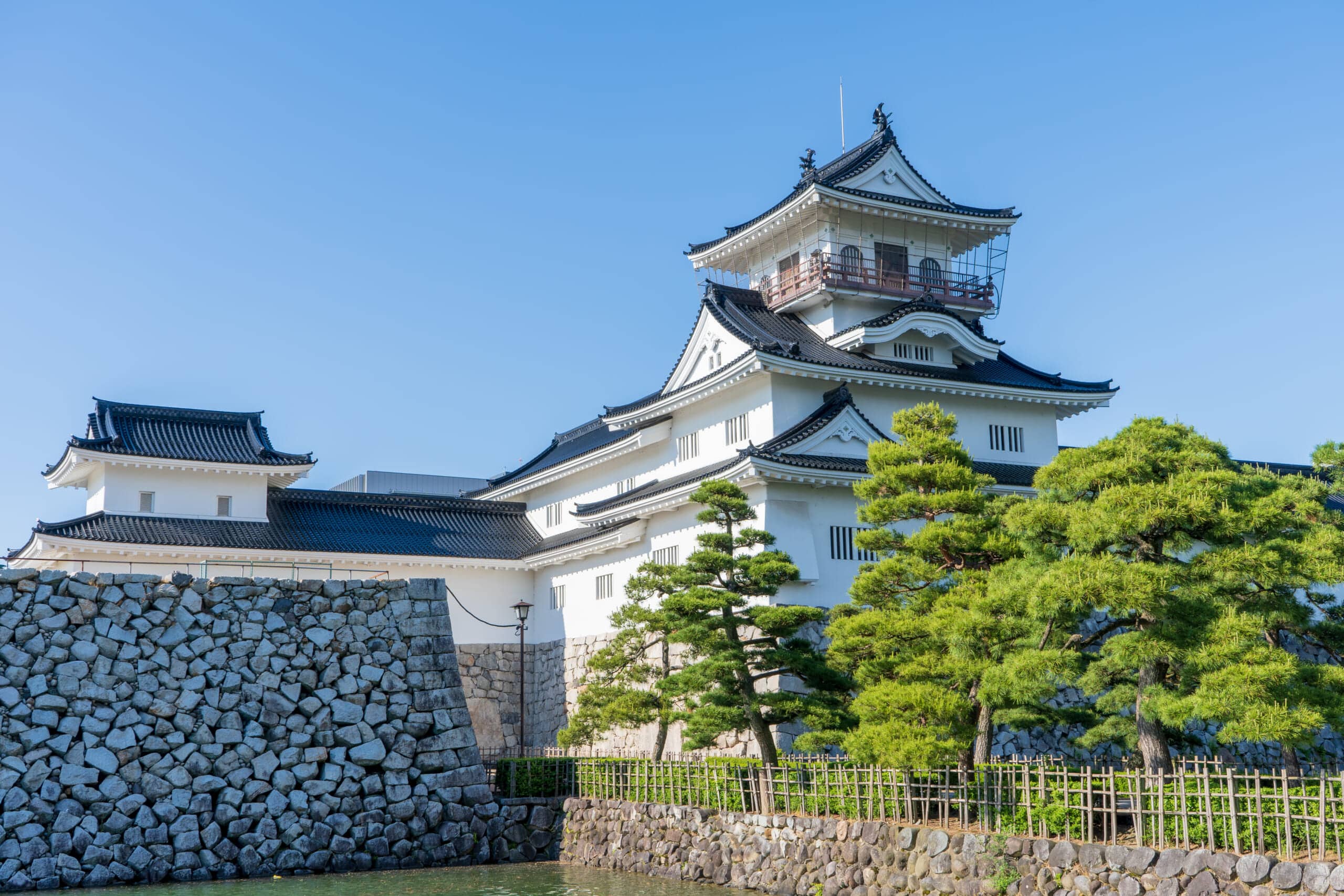 浮城の謎に迫る！戦国武将ゆかりの史跡と天守閣の秘蔵撮影スポット