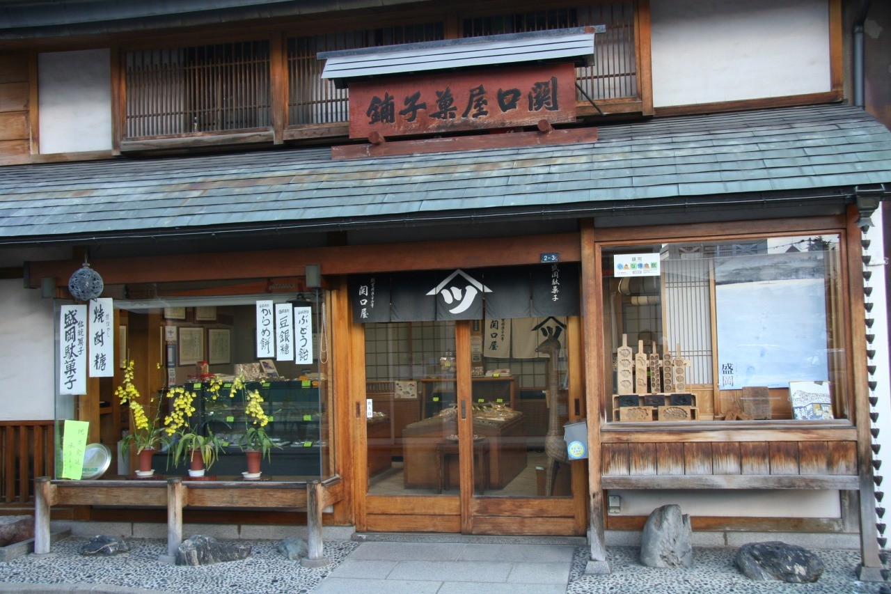 盛岡・関口屋菓子舗が愛される理由！伝統駄菓子と焼酎糖の最新全貌