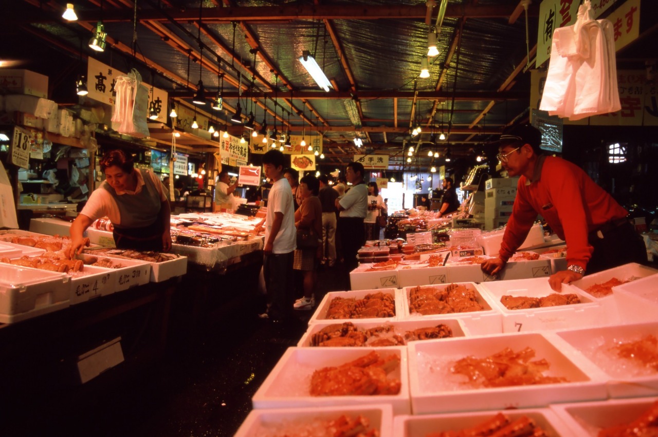 小樽・鱗友朝市と三角市場を徹底比較！地元民が通う名店と海鮮丼の真実
