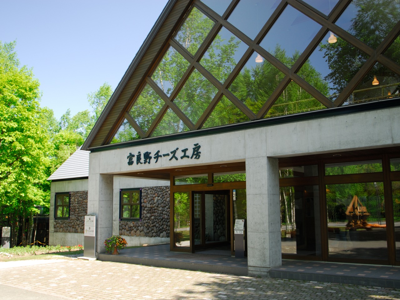 富良野チーズ工房の歩き方2026｜ピザ混雑や体験予約・お土産を徹底調査