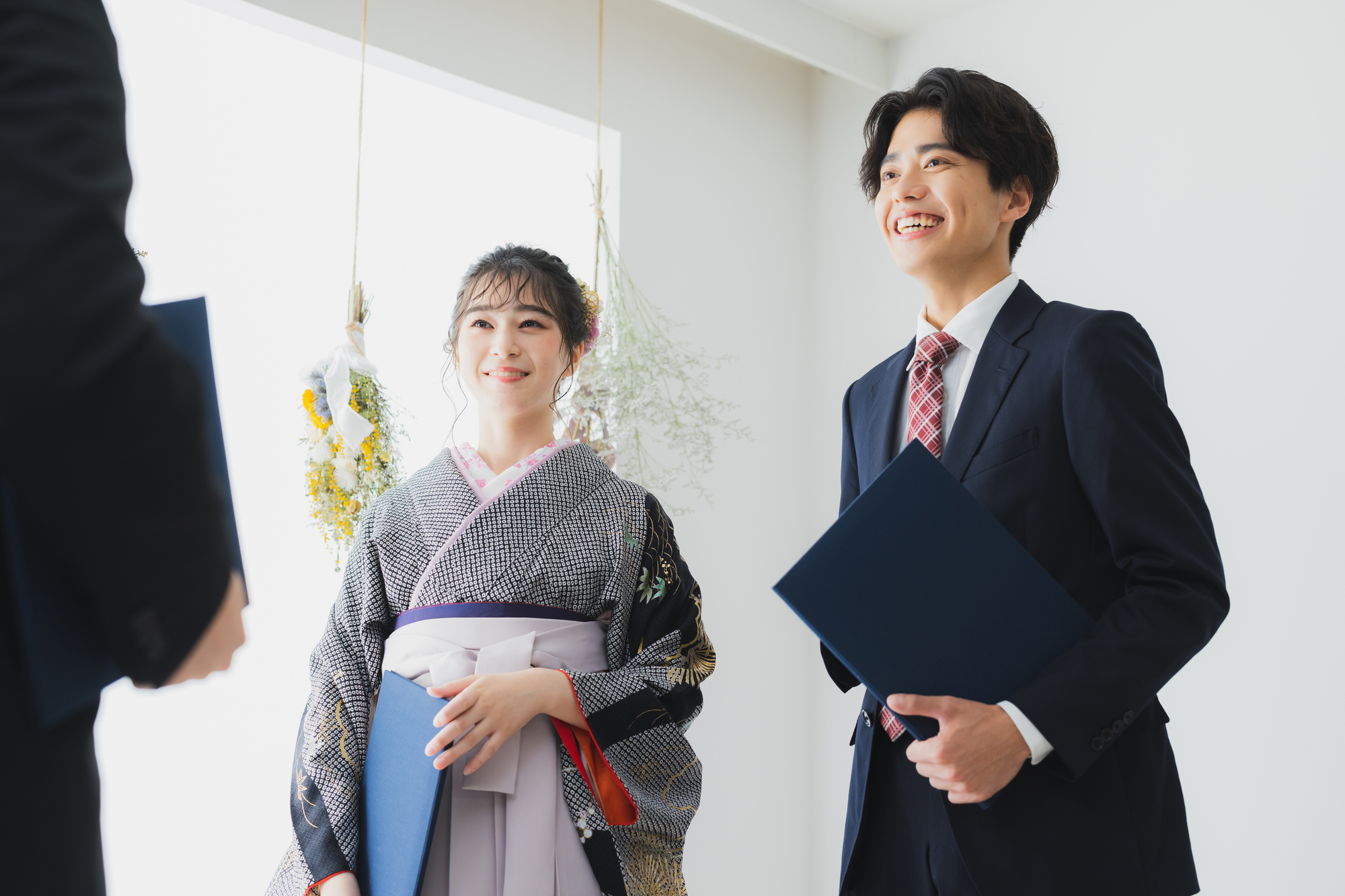 大学卒業式の服装は袴が必須？スーツ女子が浮く真相と親のマナー総点検