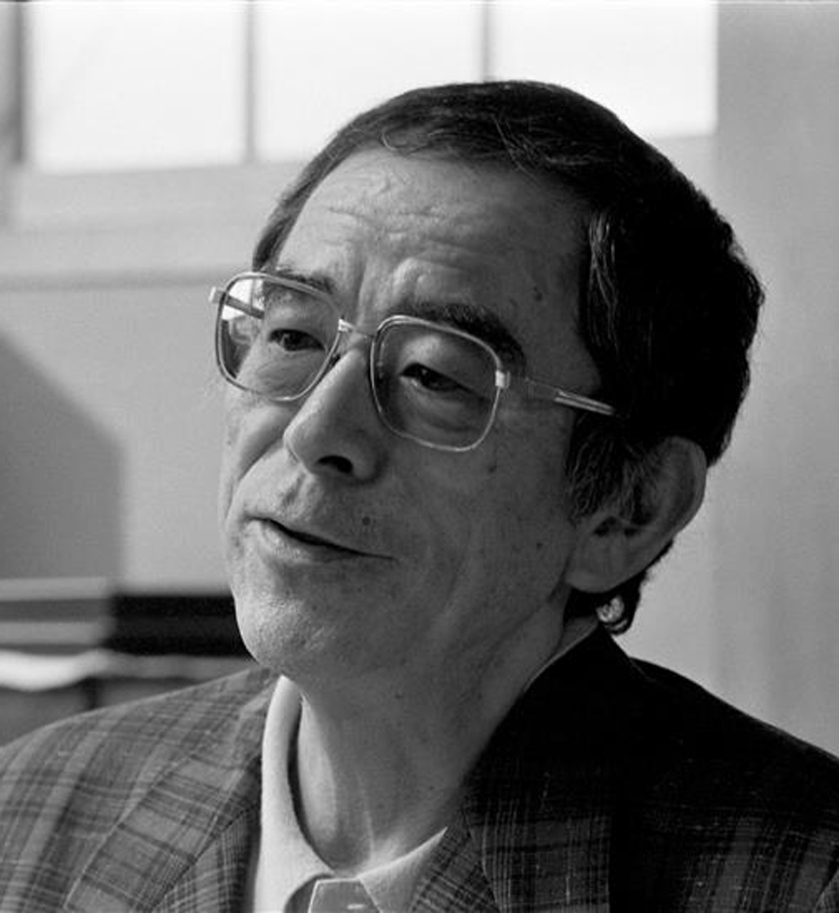 火垂るの墓の作者・野坂昭如の壮絶な生涯｜妹への後悔と実話の真相