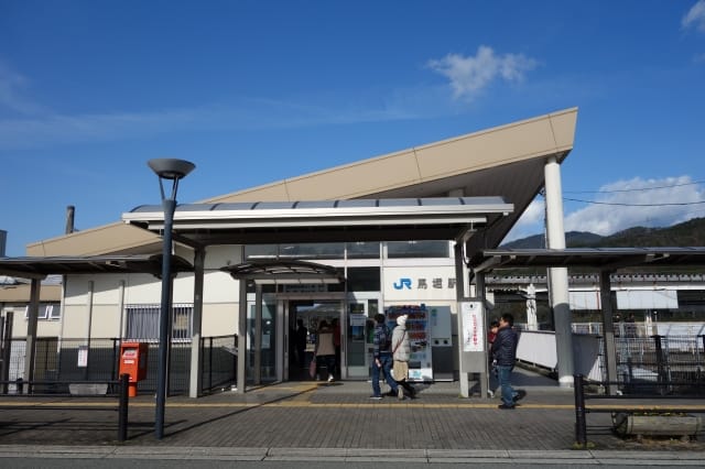 京都オーバーツーリズムの突破口か——2026年、世界中の旅人が「馬堀駅」へ殺到する理由と最新現地ルポ