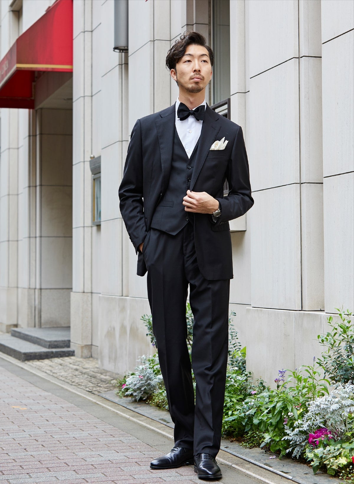 結婚式に黒スーツはマナー違反？礼服との違いと恥をかかない正解コーデ