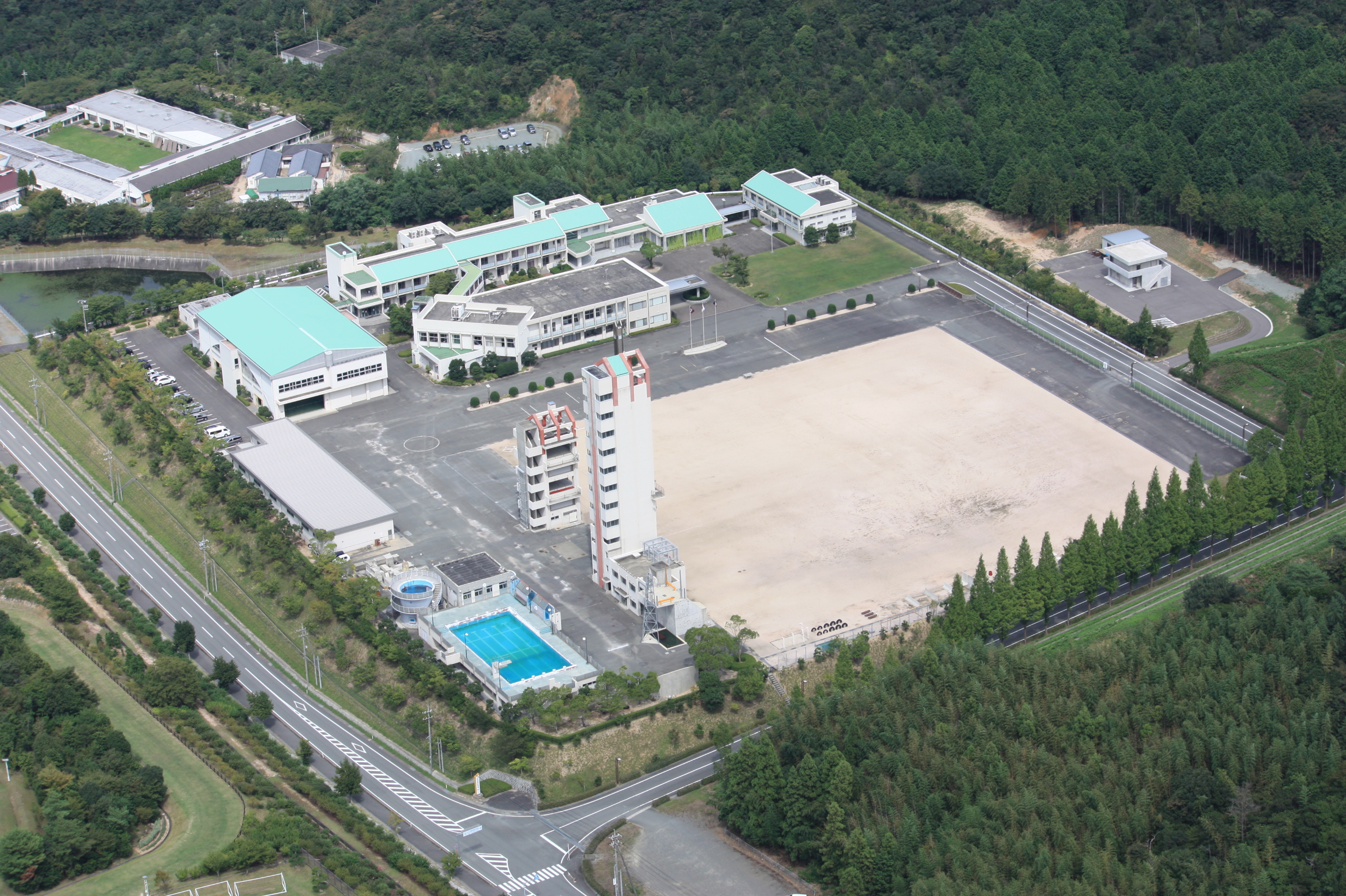 山口県消防学校の真実｜過酷な訓練と寮生活ルール・給料事情まで解説