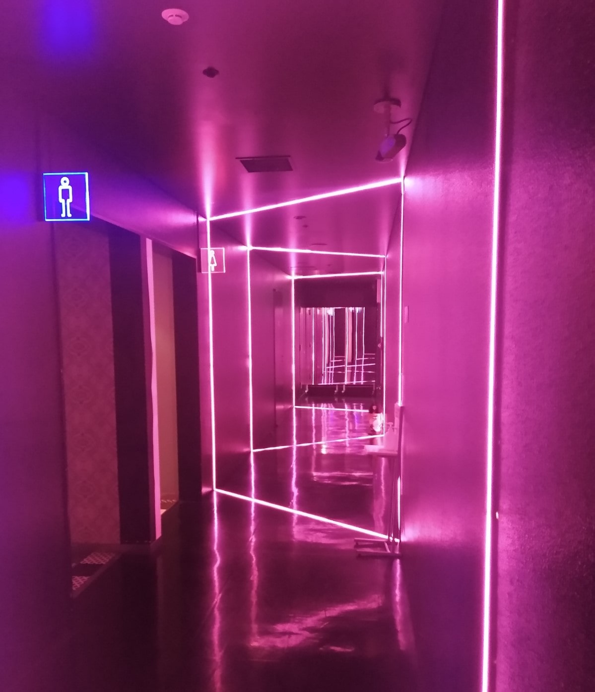 心斎橋ビッグステップのトイレが異空間！ガラス張りや噂の真相を解剖