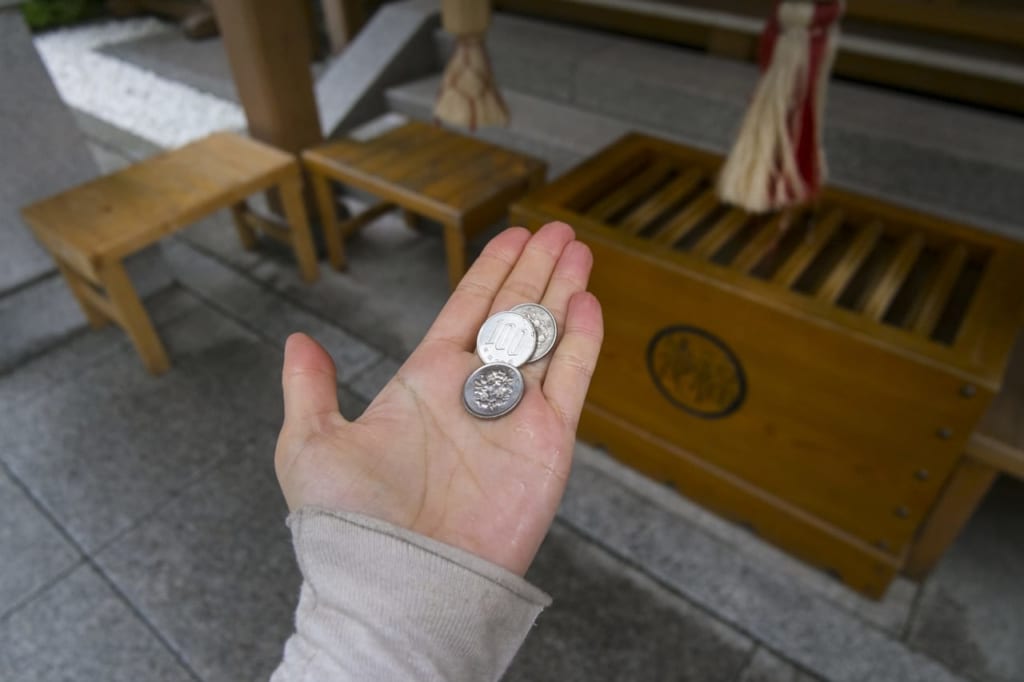 お賽銭に10円玉はNg？「遠縁」の噂と神社参拝で損しない真実