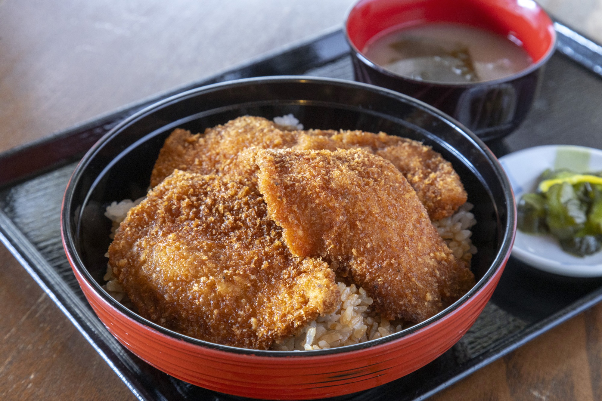 福井ソースカツ丼はなぜ卵なし？元祖の歴史と名店2026最新解剖