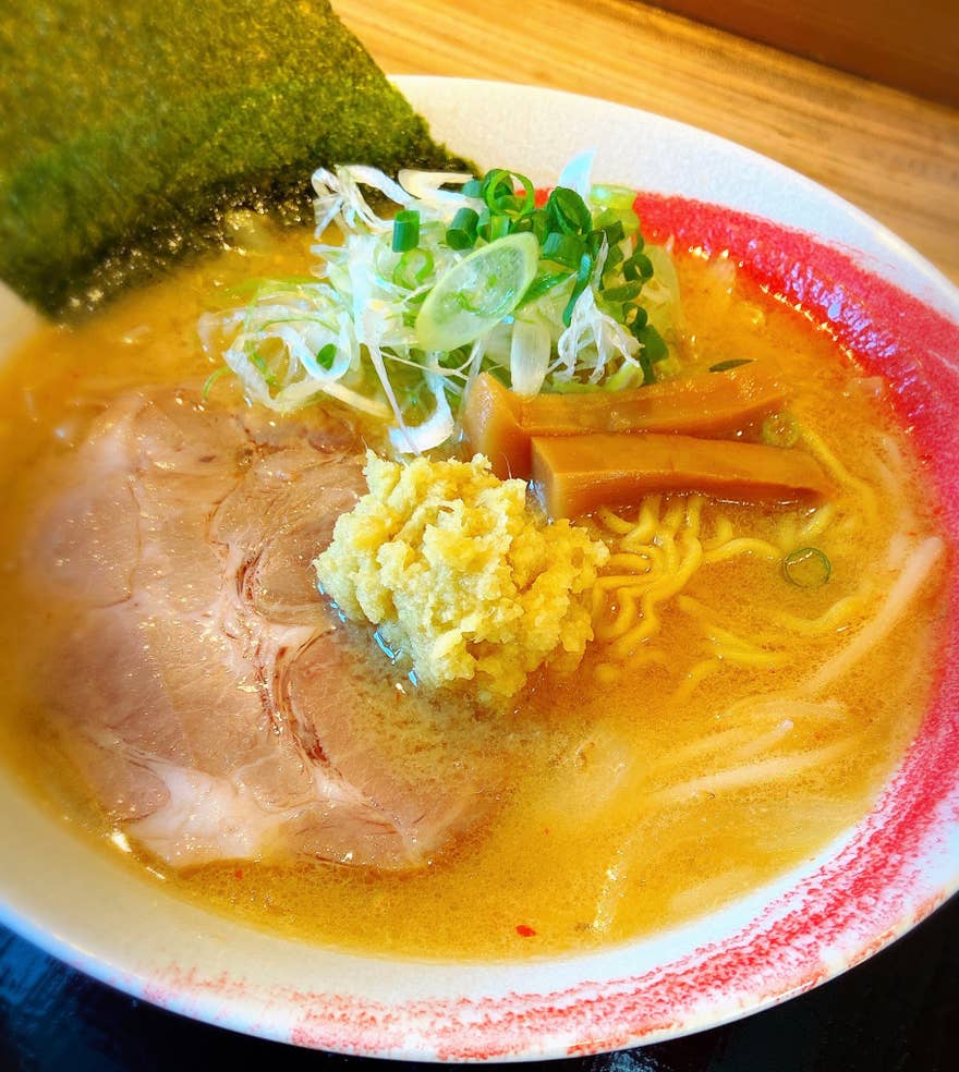 玉ねぎスープの衝撃！北海道北見ラーメンの名店と隠れた深旨の秘密