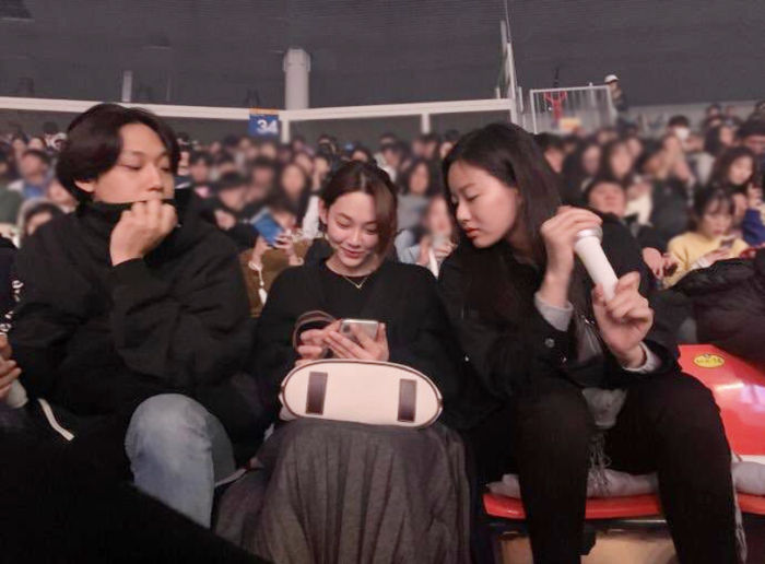 Park Shin Hye and Choi Tae Joon at Iu Concert