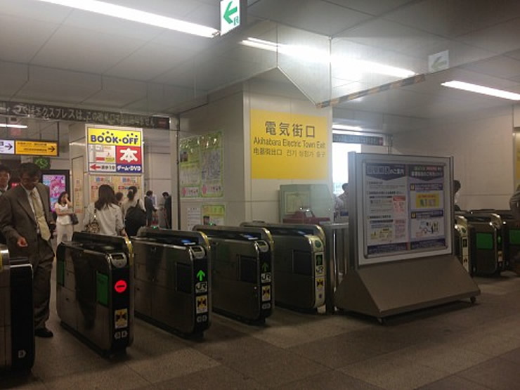 秋葉原駅の電気街口改札で迷わない！最短ルートと北口・南口の違いを解説