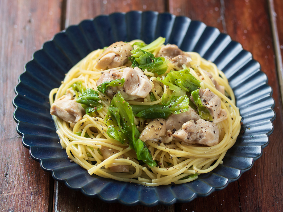 鶏肉とキャベツのパスタが激変する！フライパン1つで作る絶品プロ技