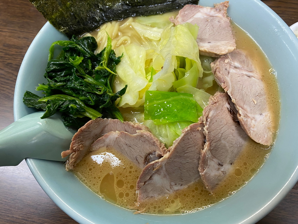 家系ラーメンにキャベツ急増の謎！濃厚スープに合う理由と至高の頼み方