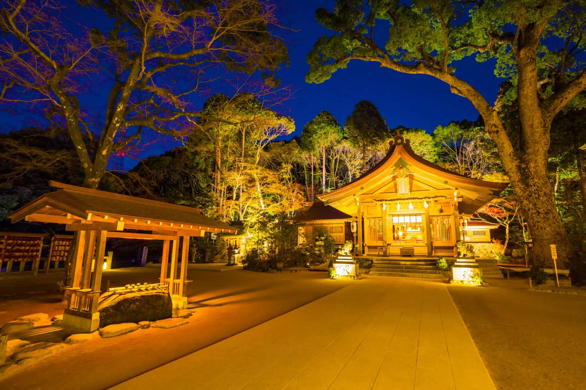 宝満宮竈門神社はなぜ鬼滅の聖地に？縁結びご利益と最新授与所の魅力