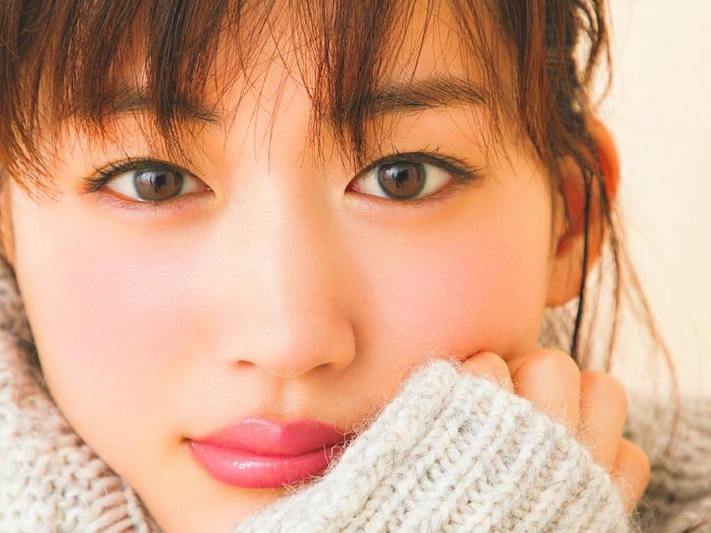 川口春奈の目元は奥二重？昔の写真と比較して分かった真相とメイク術