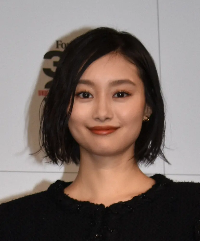 忽那汐里の大胆露出と過激な噂の真相は？現在のセクシー美貌に迫る
