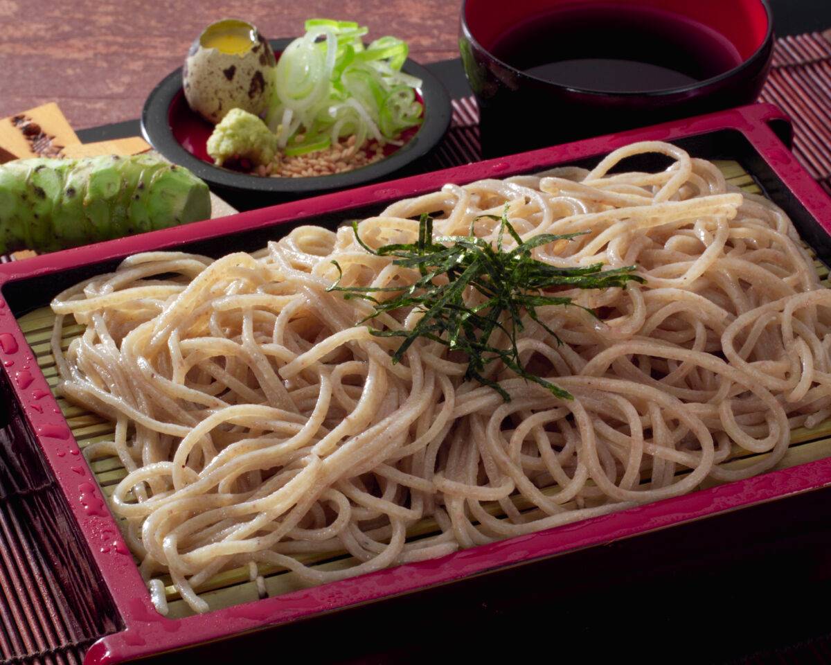 立ち食いの美学から世界が熱狂する「生きた文化遺産」へ：2026年、日本そばが直面する静かなる革命の現在地