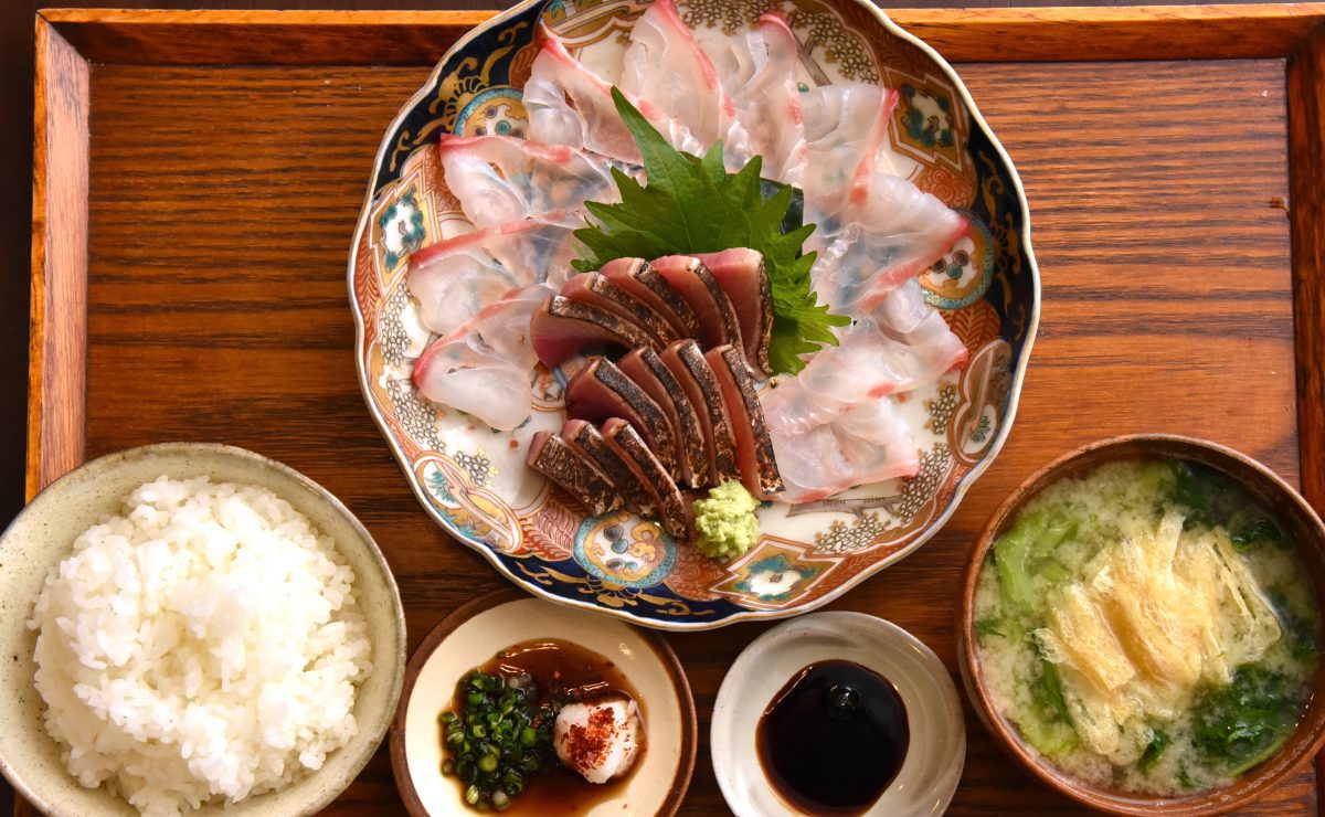 福岡・大名「ごはんや飯すけ」徹底解剖！行列の理由と絶品魚定食の真価