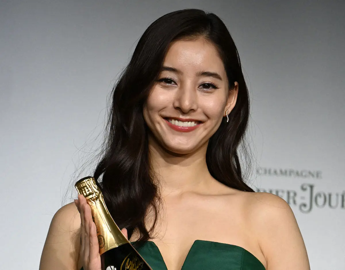 2026年、新木優子が魅せる「悪女」の衝撃。地上波から世界配信へ、進化を遂げる彼女の現在地