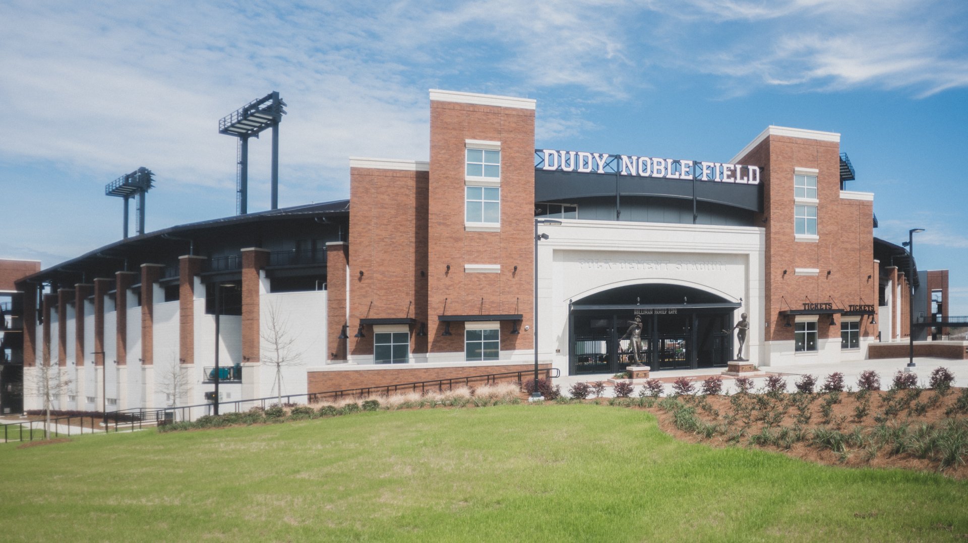 Dudy Noble Field Bag Policy