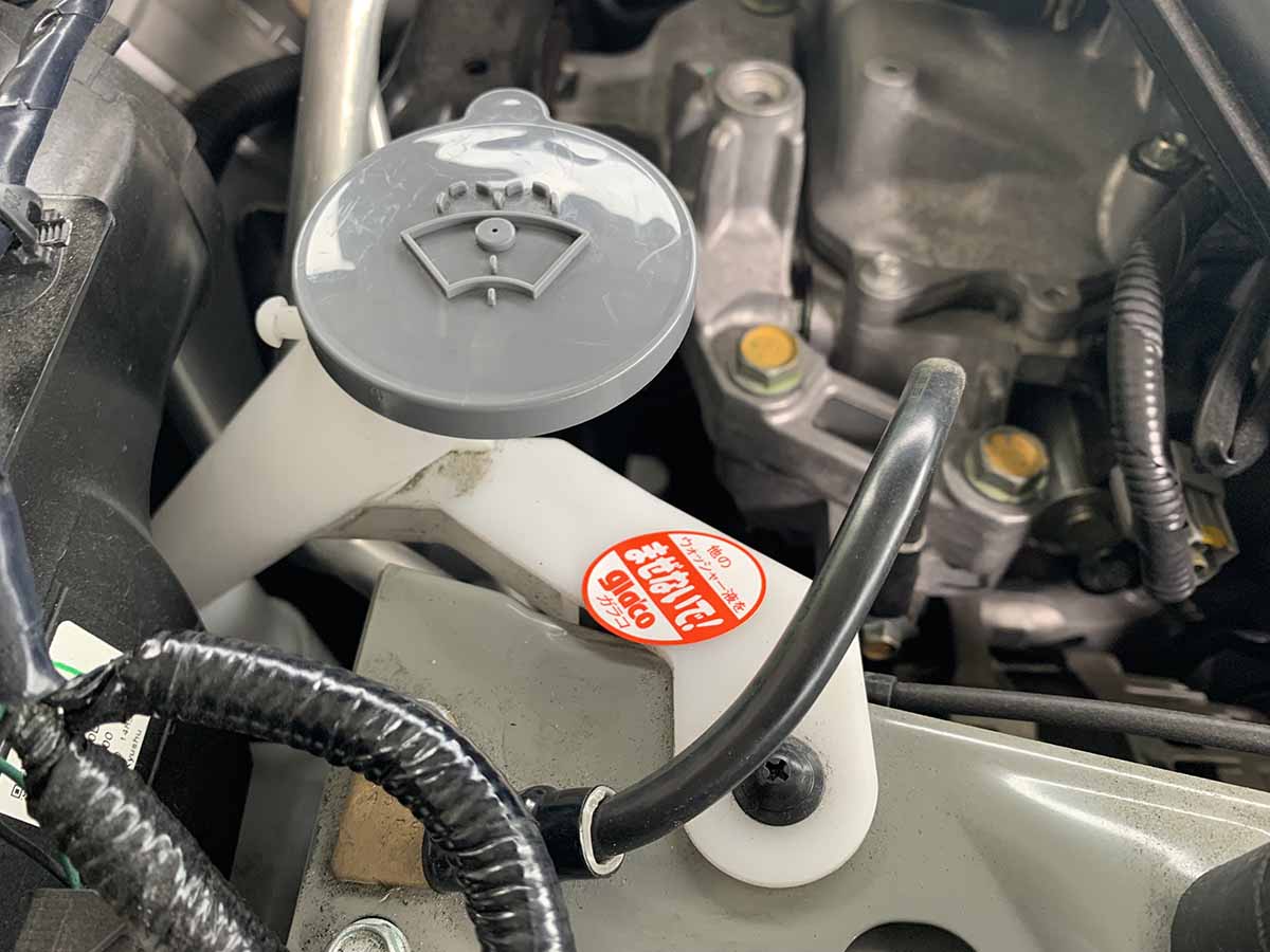 ウォッシャー液の正しい入れ方完全ガイド｜水道水や混用の罠をプロが解説