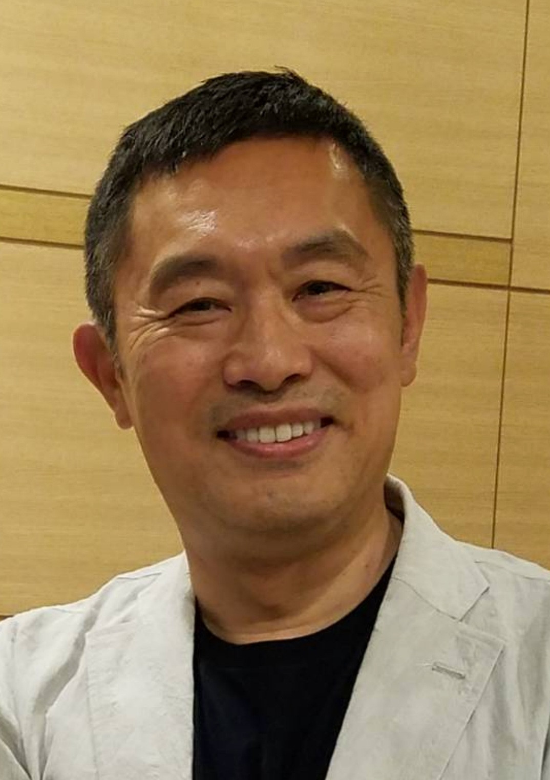 内藤剛志の現在と激痩せの真相｜帽子デザイナー妻と娘が支える素顔