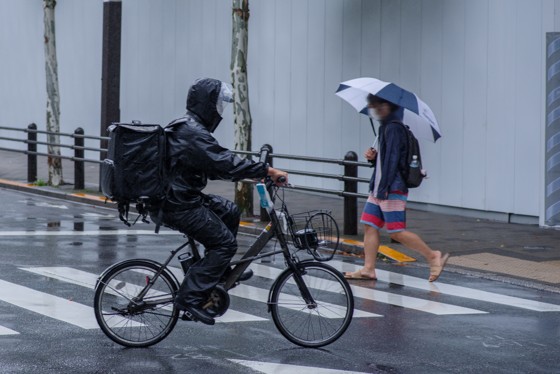 電動自転車は雨の日に乗ると壊れる？バッテリー水没の真相とNg行為