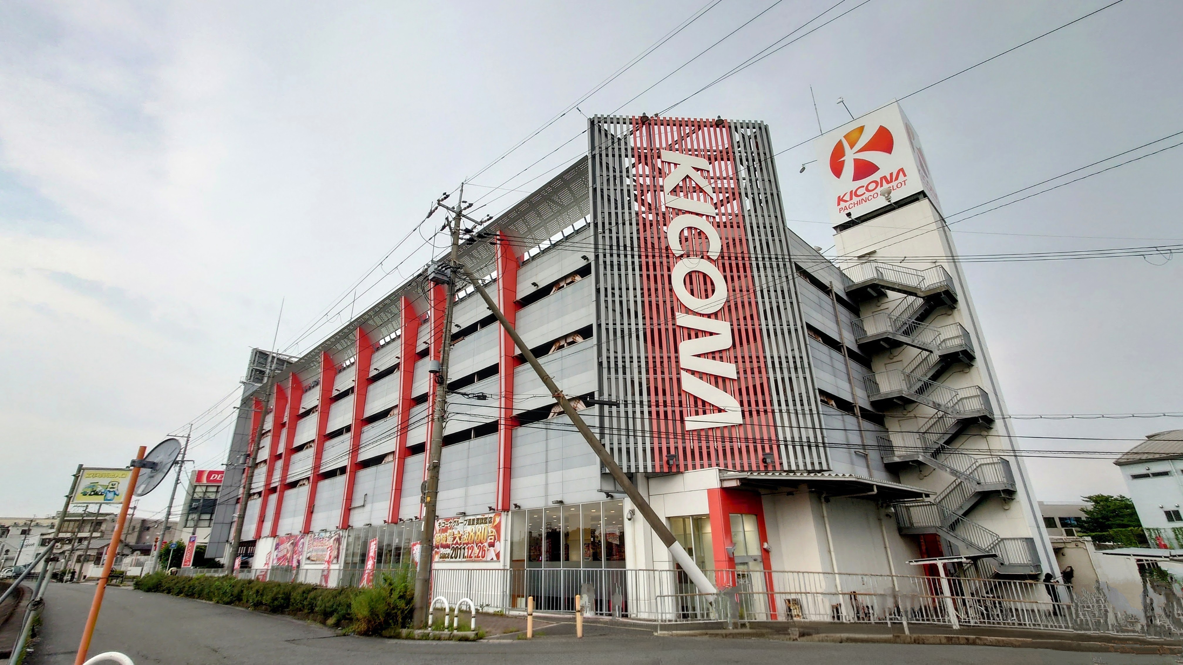 キコーナ吹田駅前の出玉と評判を徹底検証！特定日や換金率の真実