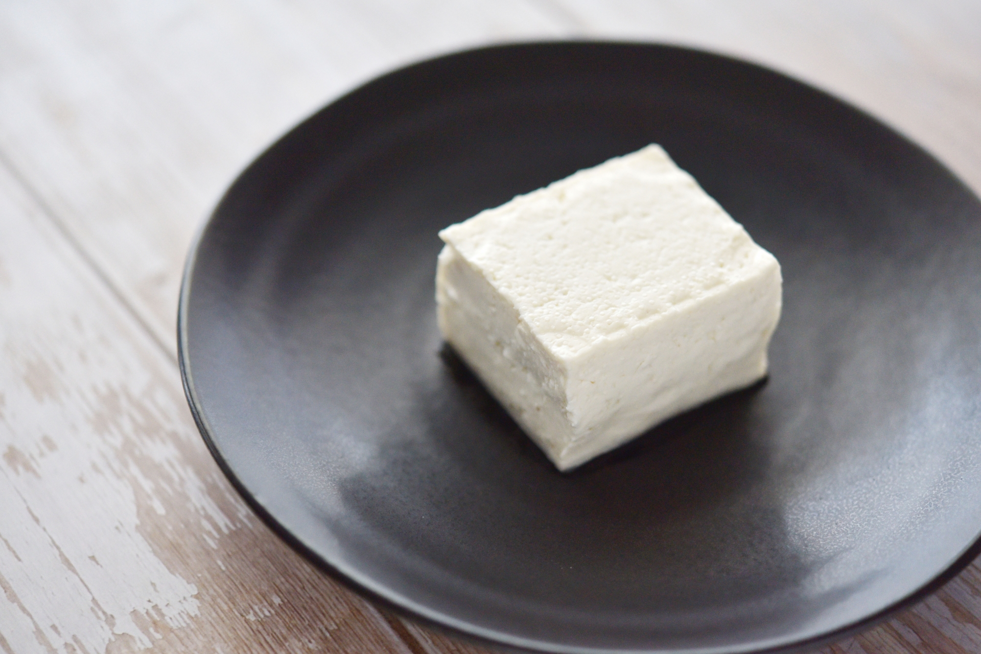 低糖質な豆腐でなぜ血糖値が上がる？絹ごし・木綿の盲点と正しい食べ方