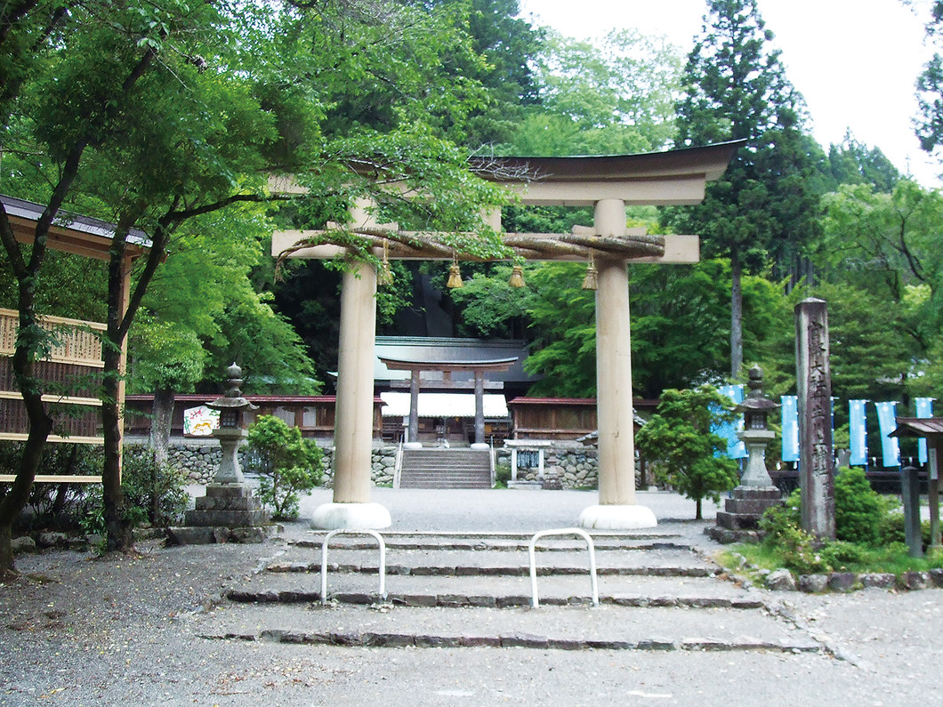 奈良最古の水神と黒馬・白馬の秘密！丹生川上神社下社を巡る旅