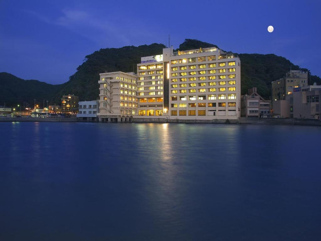 小湊温泉「吉夢」はなぜ選ばれる？絶景露天と海鮮料理の実態を徹底検証