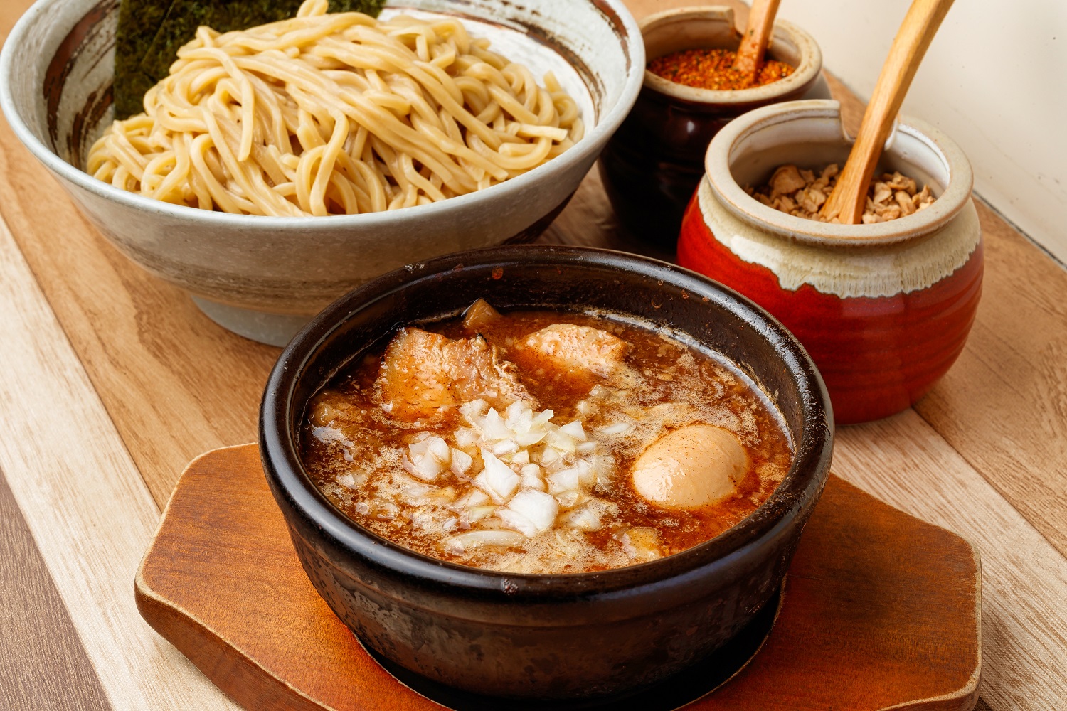 行列必至のつけ麺うまづら徹底解剖！濃厚魚介極太麺の評判と混雑攻略
