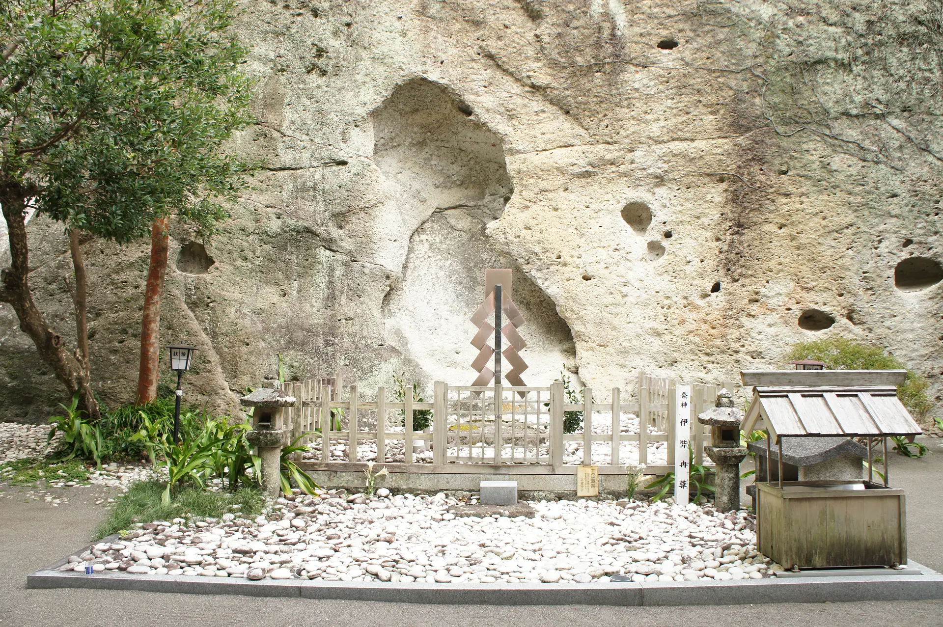 花の窟神社はなぜ「怖い」と噂されるのか？日本最古の聖地と強力なご利益
