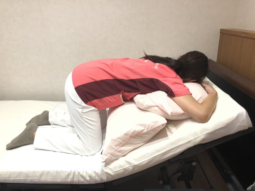 陣痛が劇的に楽になる姿勢とは？初産も乗り切る神ポーズといきみ逃し