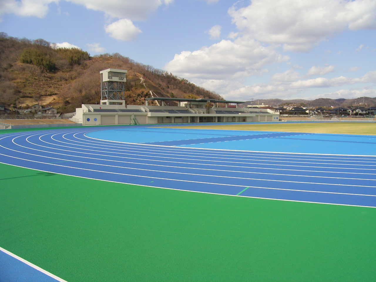 岡山県笠岡陸上競技場の2026年最新ガイド！利用料金と予約の実態