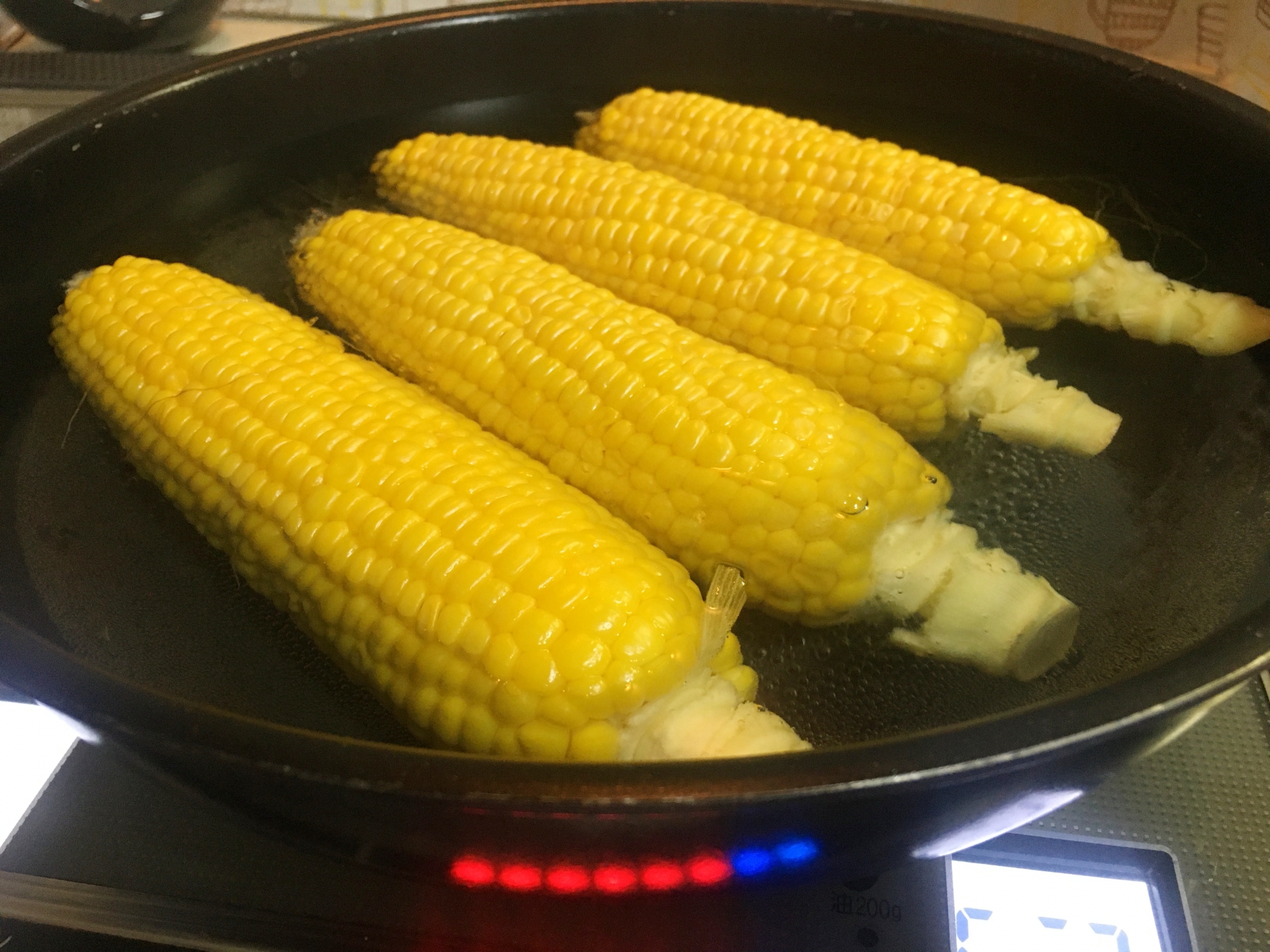 とうもろこしは茹でた後が勝負！シワを防ぎ甘みを保つ冷まし方と保存術