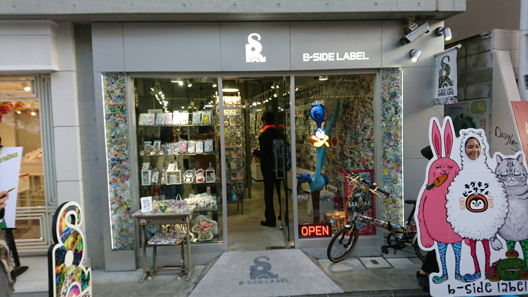 ステッカーの聖地！B-Side Label原宿店の魅力と限定品を徹底解剖
