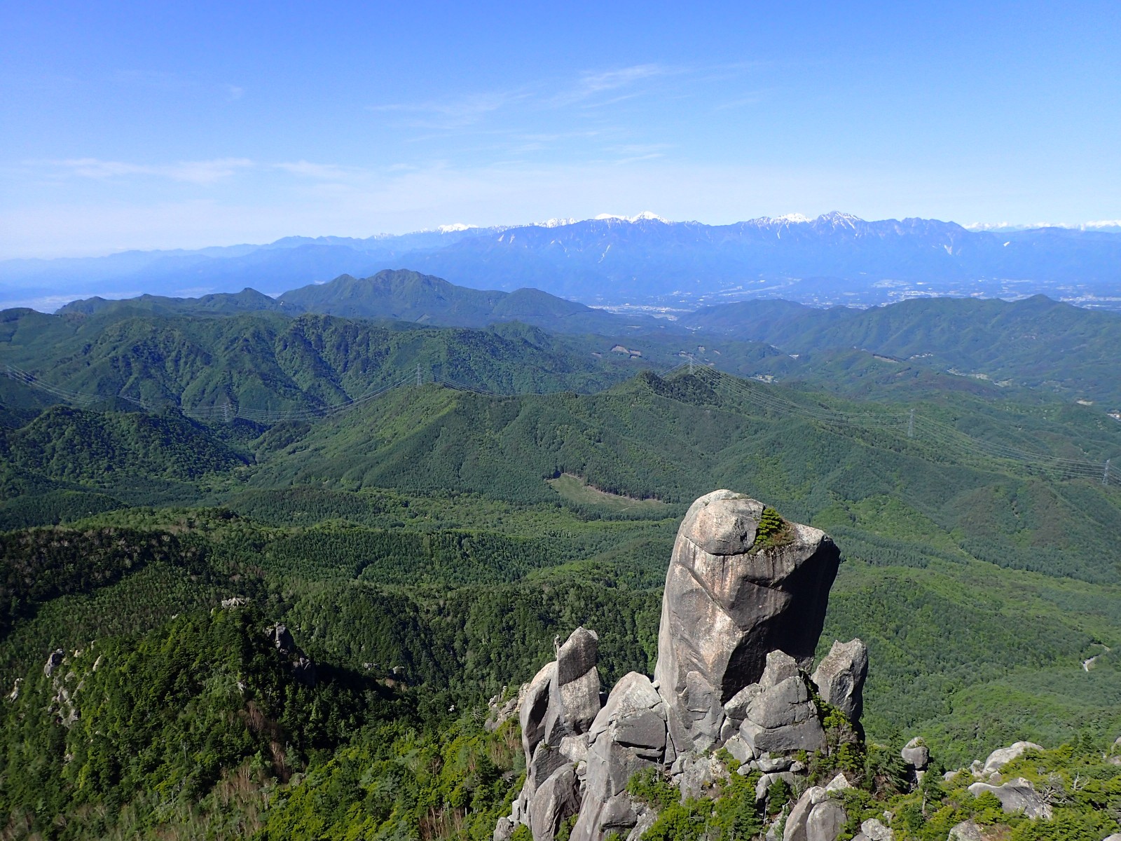 異次元の岩峰が誘う2026年秋の深遠——瑞牆山で今、登山者たちが目撃している「静寂の巨岩美」と最新アクティビティの全貌