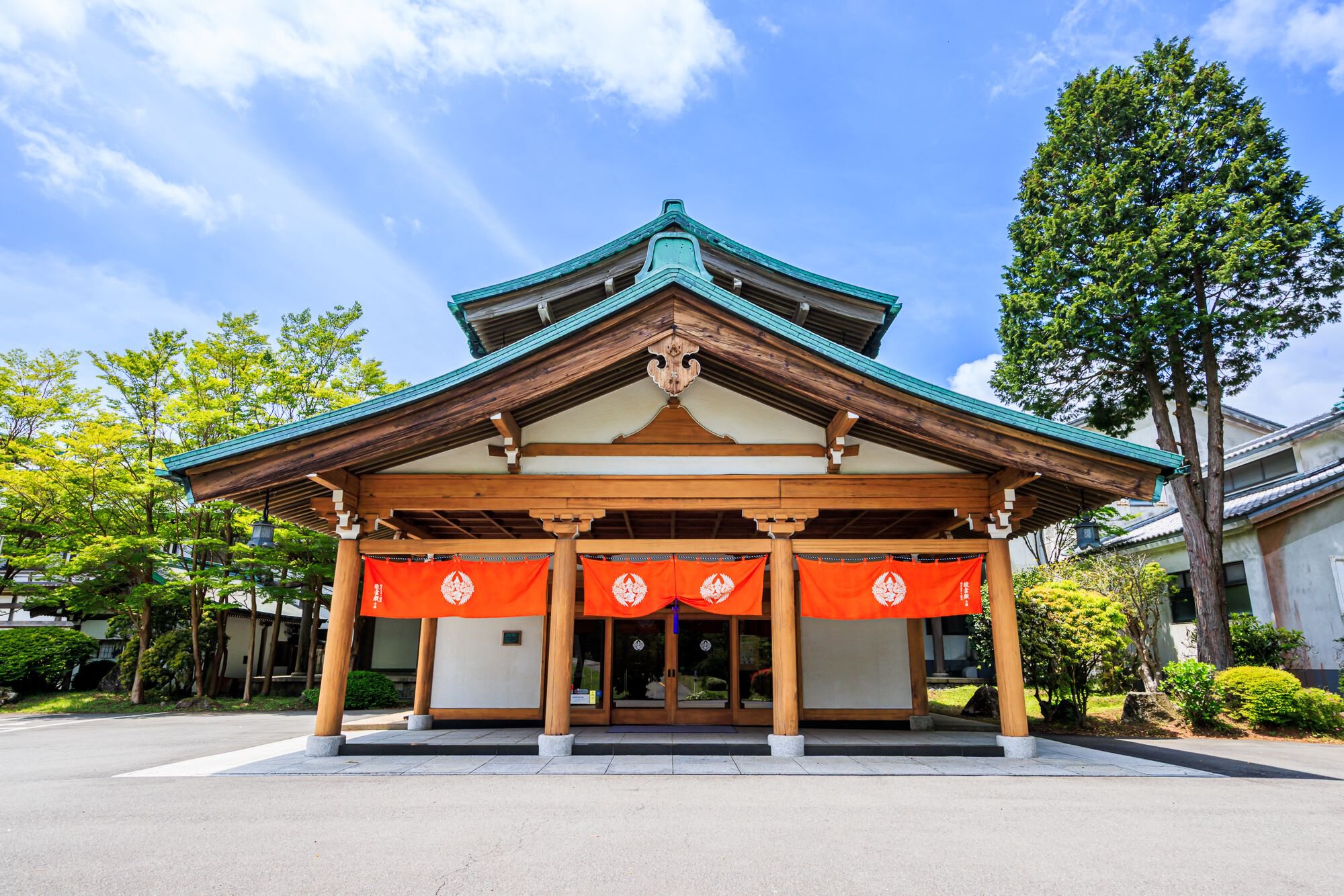 龍宮殿本館の絶景日帰り温泉がSnsで話題！混雑を避ける完全攻略法